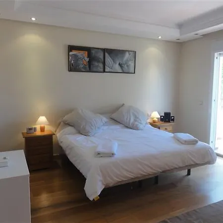 Luxury Townhouse 200m To Beach Сasa de vacaciones Estepona