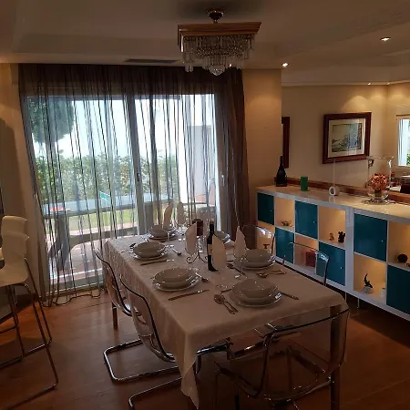 Luxury Townhouse 200m To Beach Сasa de vacaciones Estepona