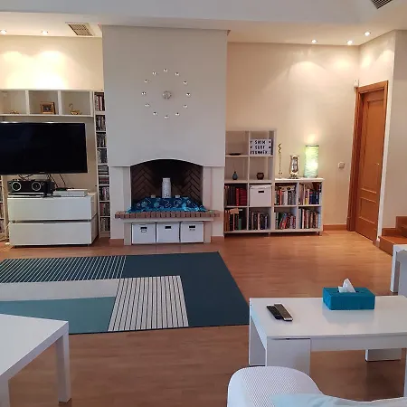 Luxury Townhouse 200m To Beach Holiday home *